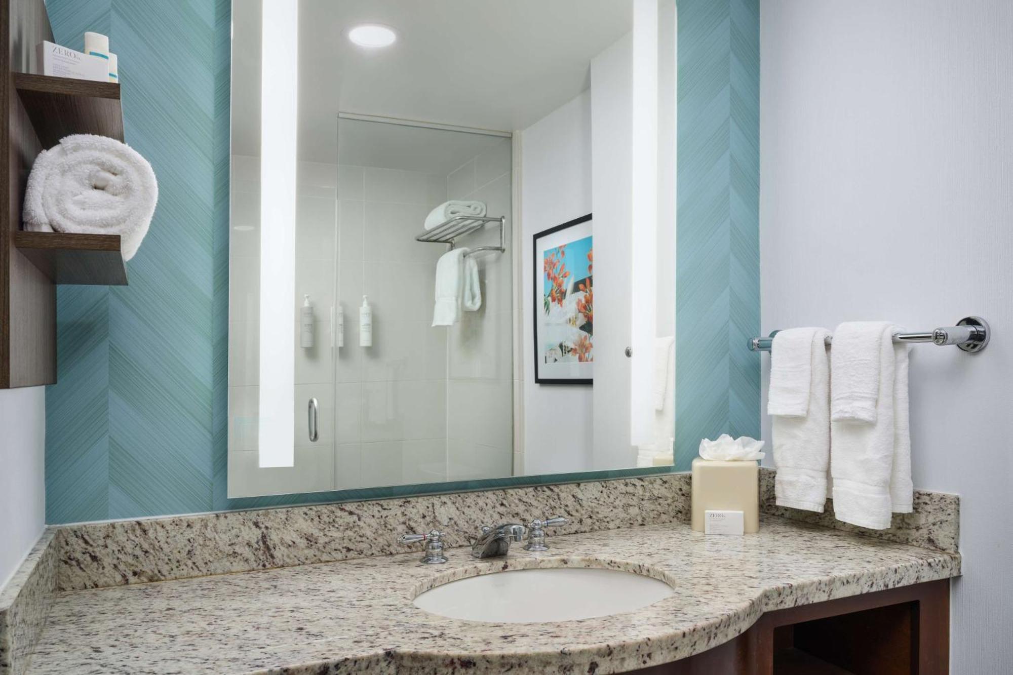 Queen Room Two Queen Beds Bath Tub Mobility or Hearing Accessible,1548872038:JPEG