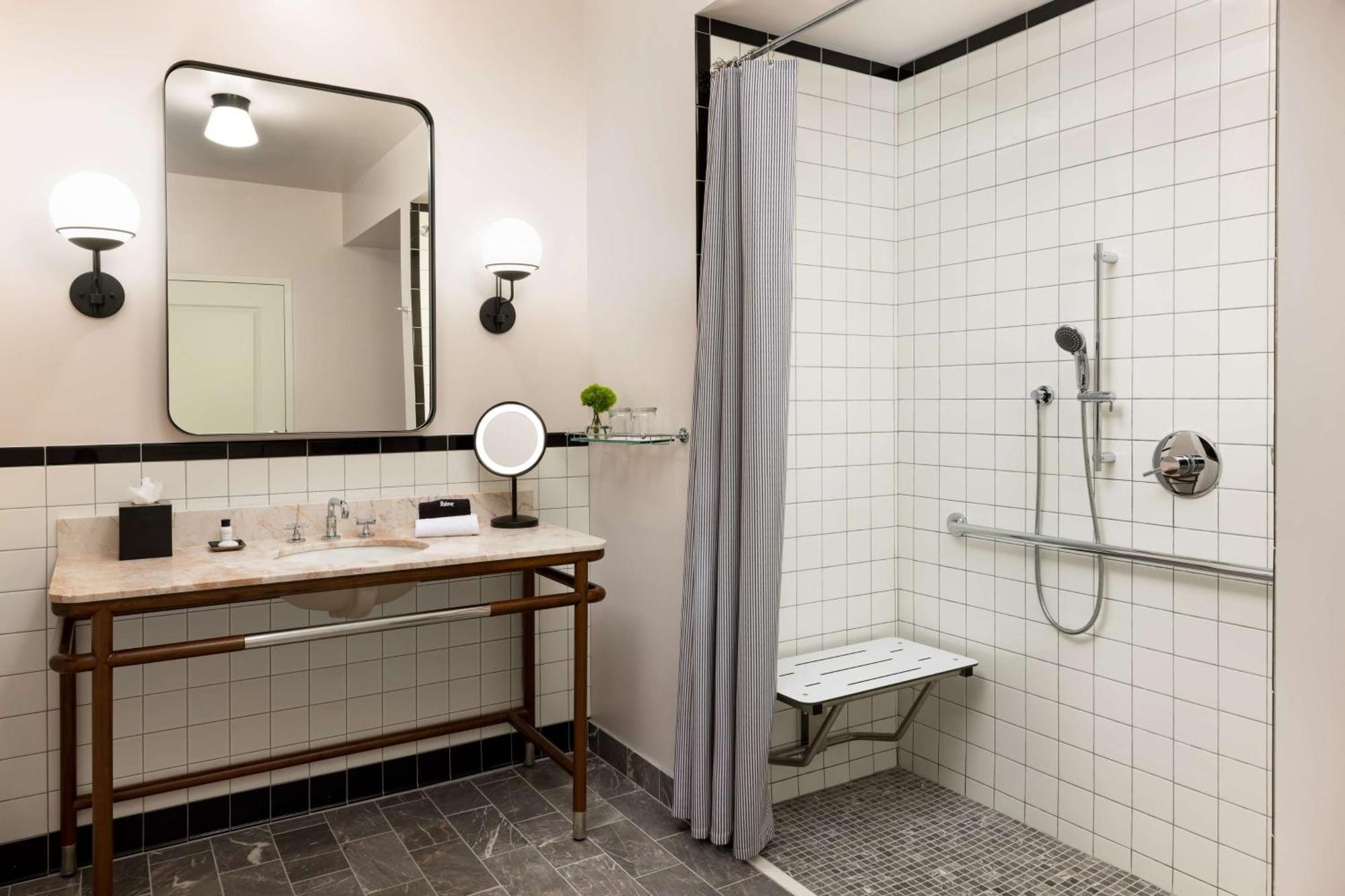 King Room Roll Shower Mobility Access,1506805270:JPEG