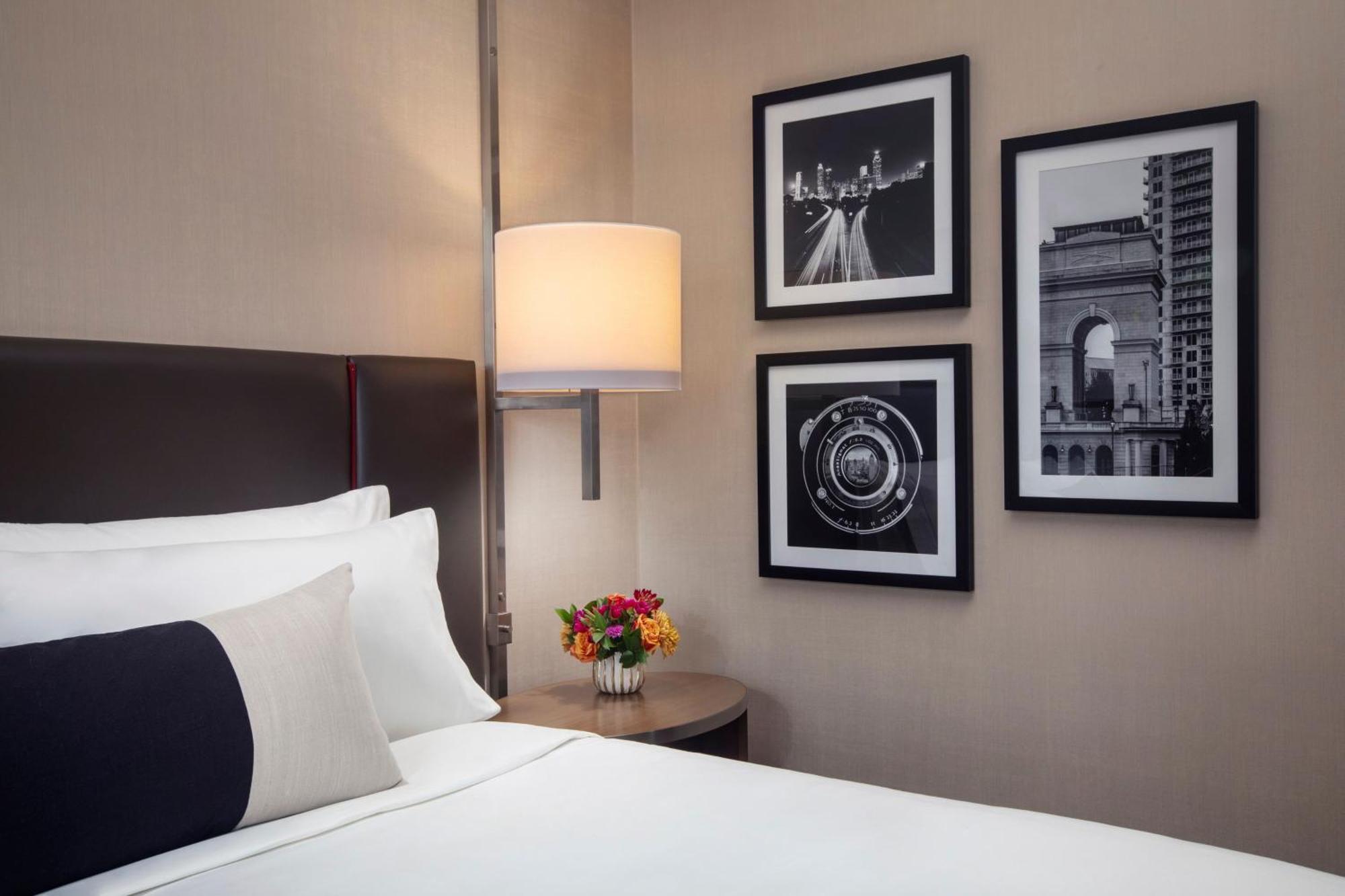 Deluxe Room 1 King Bed