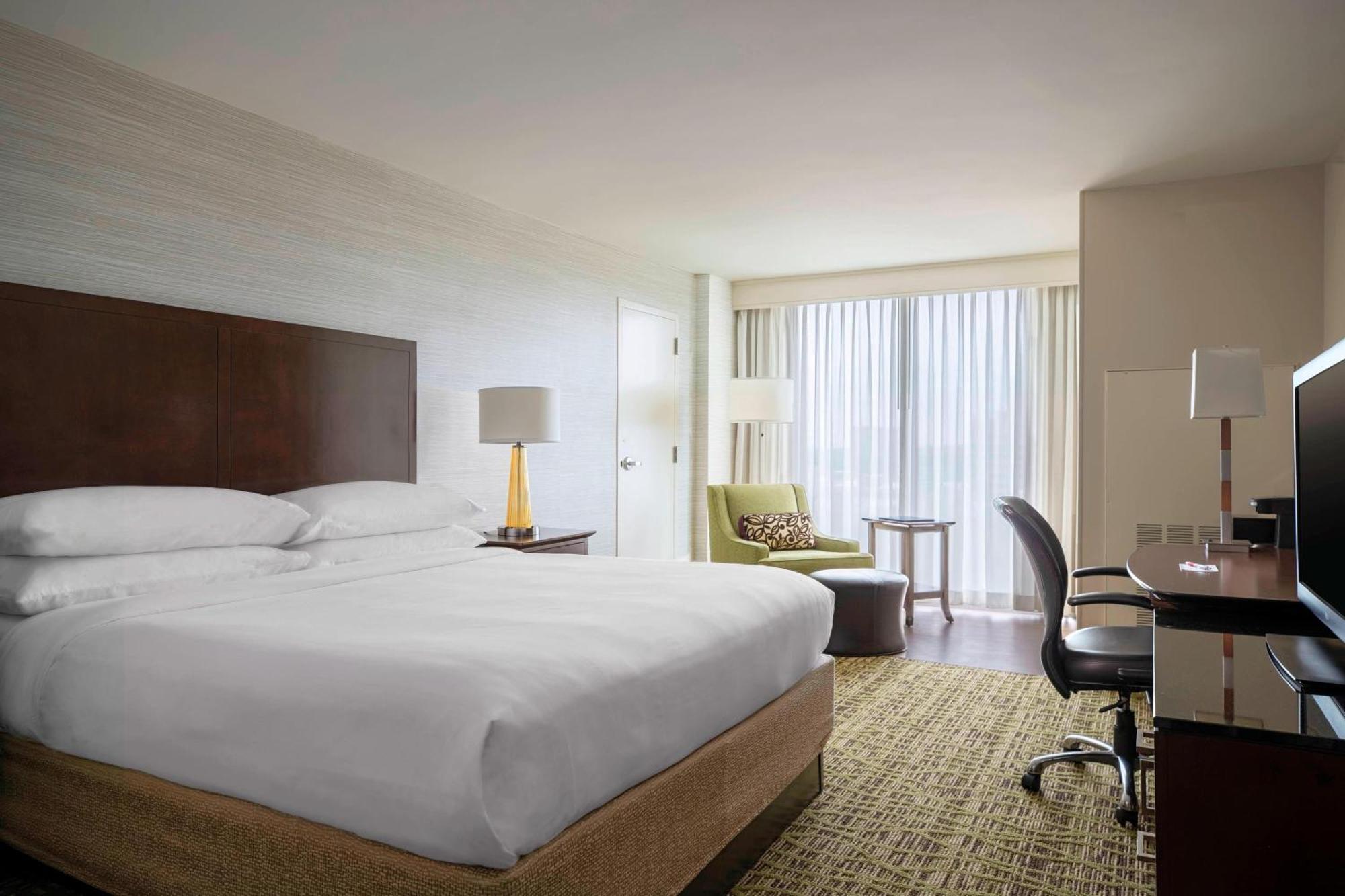 1 King Bed Guest Room,1706045816:JPEG